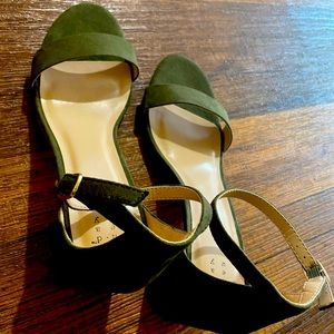 A new day : Block heel in Olive Color